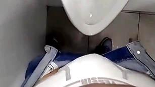 Cumming in a difficulty bathroom elbow a difficulty mall - euyurigaucho.com.br