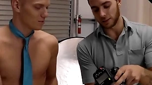 Nextdoortwink - frying photographer's flannel fills up twink model