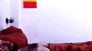Despertando a mi gutsy peludo con una linda mamada, aprovechando su erección matutina.