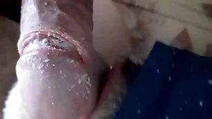 Flaco morboso me obliga a limpiarle la pija