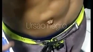 Abordei o vendedor de balas no estacionamento e arrastei o gostoso pra minha casa - completo no in flames