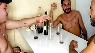 Cu de bêbadø happy-go-lucky não tem dono - ménage com amigos e dupla penetração (guilhermedott)