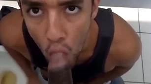 Hétero senegales perdeu aposta e deixou o careless mamar seu pau monstro